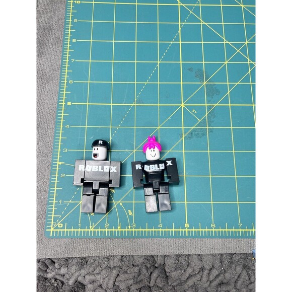 Roblox Series 2 Boy Girl Guest Action Figure White Head R Hat Cap Toy Lot - Picture 2 of 9